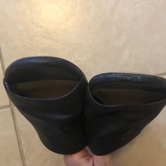 ✨Hosted Picked✨- Steve Madden Sandals - Picture 3 of 3